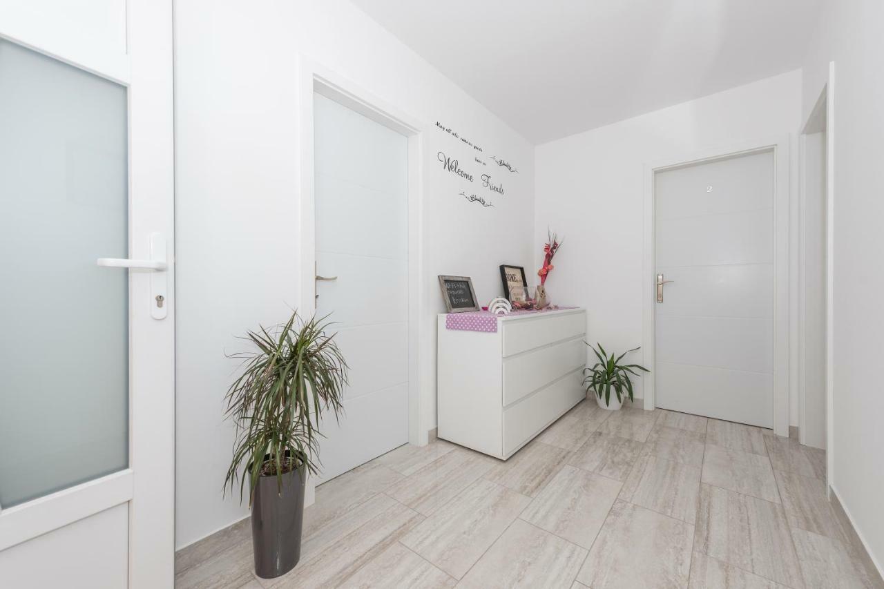 Apartments Nataly With Free Parking Makarska Exterior foto